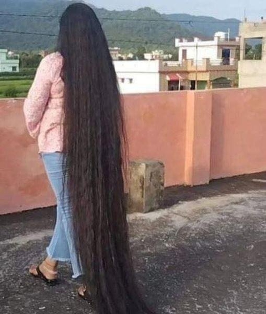 For 25 years, she didn’t cut her hair