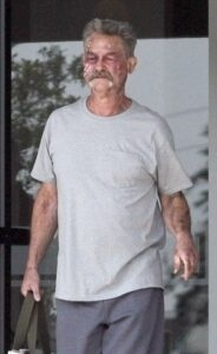 Prayers are needed for Kurt Russell. What happened to him is terrible…