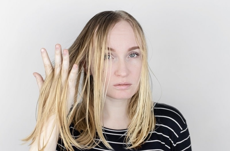 Oily Hair: 6+1 Tips to Avoid the Greasiness Naturally