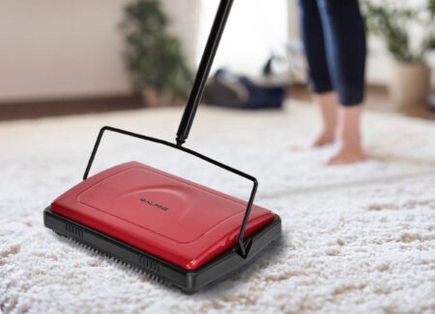 Carpet Sweeper History – Who Invented the Carpet Sweeper?