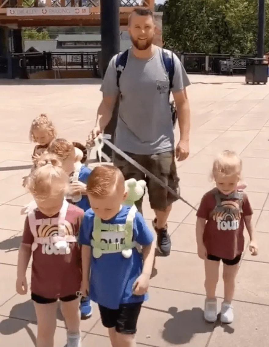 Kentucky Dad of Quintuplets Shamed for Walking His Kids on a Leash: ‘They Are Humans, Not Dogs’