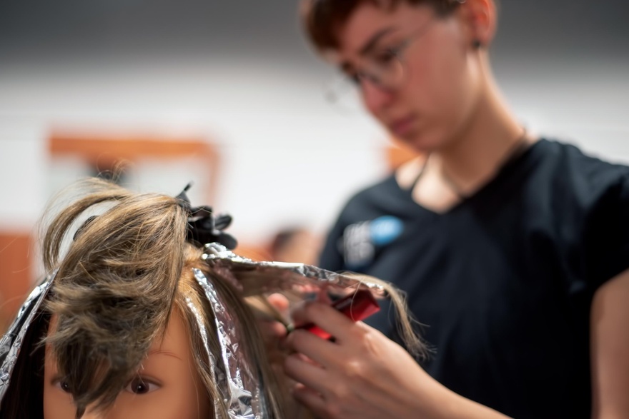 How Hairstyling Benefits Our Mental Health: The Power of Hair in Changing Our Mood