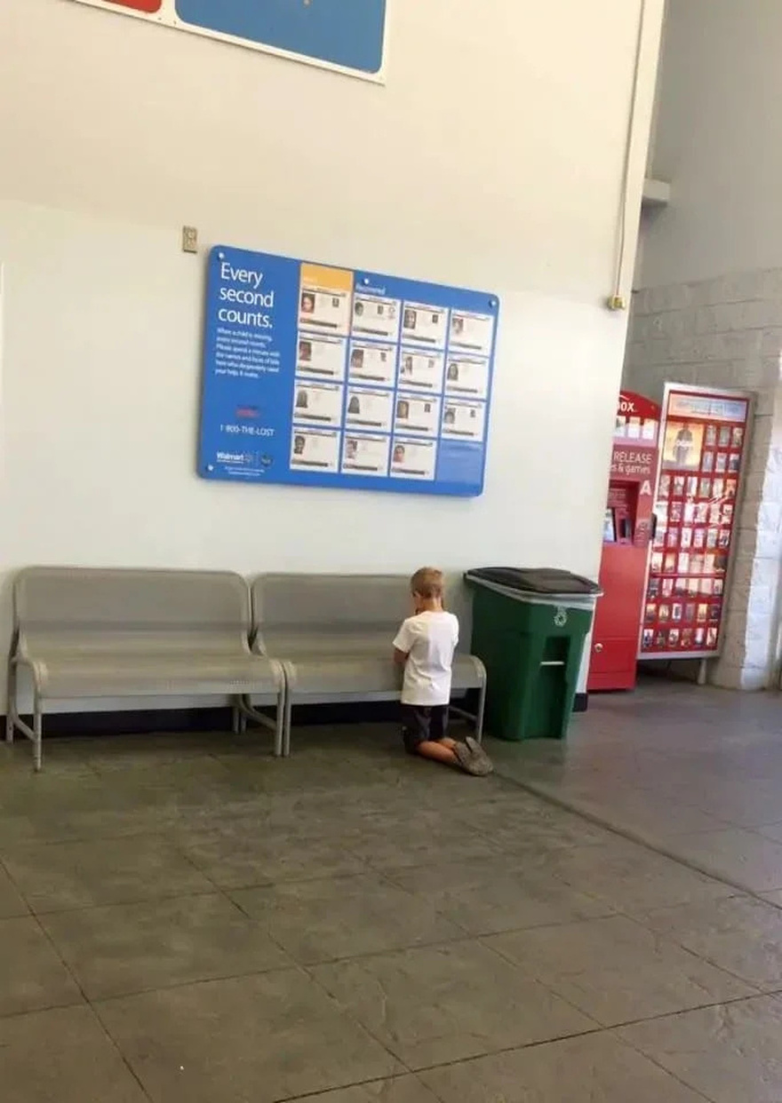 Mom discovers son kneeling in prayer in Walmart