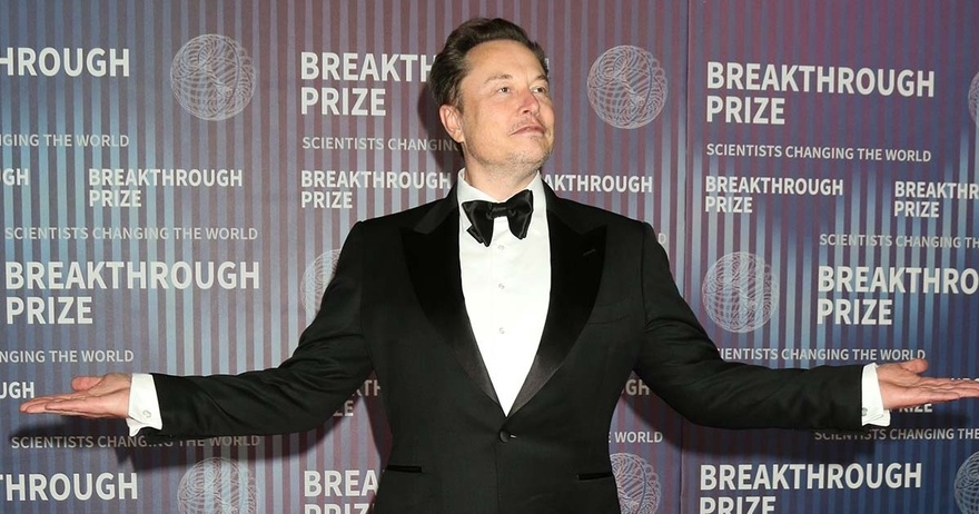 Elon Musk ‘Claims’ He’s a 3,000-Year-Old Time Traveling Vampire Alien