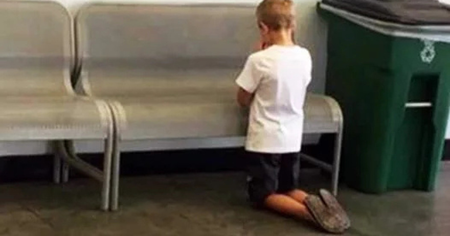 Mom discovers son kneeling in prayer in Walmart