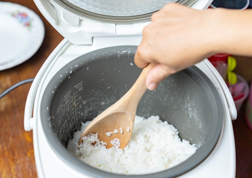 There’s a Reason Your Rice Cooker Came With a Paddle- Here’s How To Use It