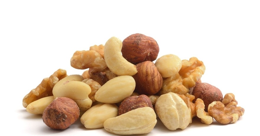 ‘Eat more than 7 of these nuts and it can be life-threatening’ – warns dietician