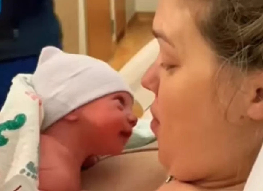 A Newborn RAISES His Head to Look at His Mom