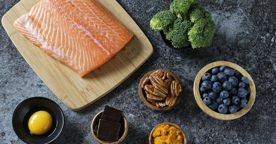 How Much Protein Should You Consume? The Pros, Cons, and Finding a Balance