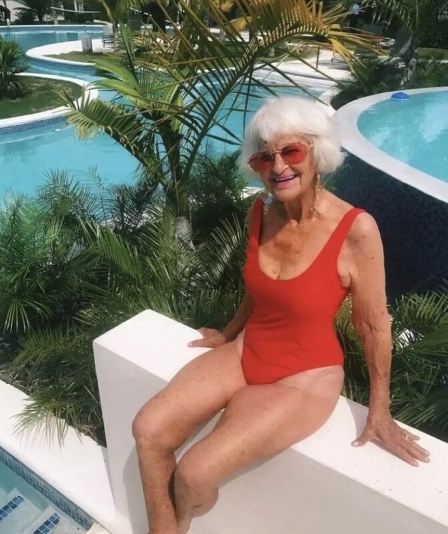 Granny Helen, at 90 years old, has captured the hearts of the Internet and has become a true celebrity