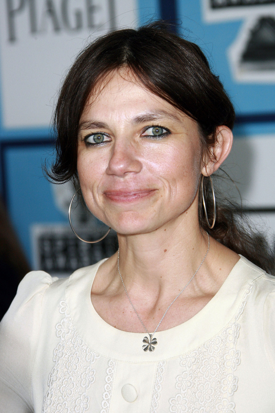 Justine Bateman defends decision to age naturally despite pressure: ‘I think I look rad’