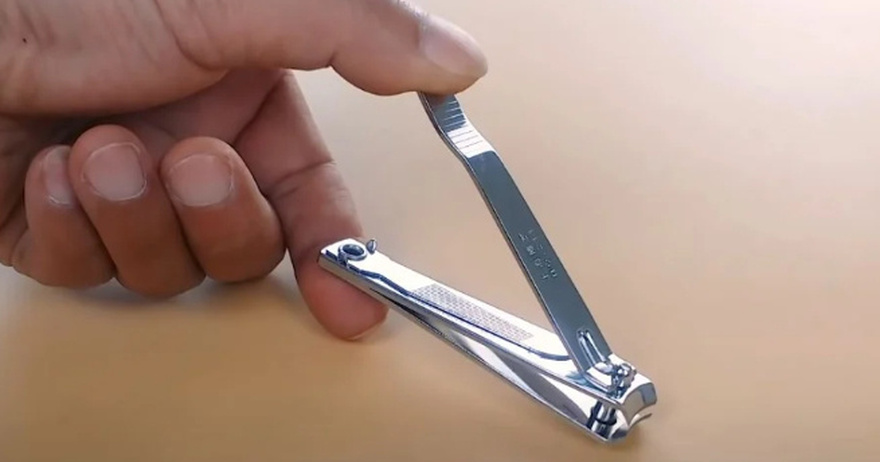 The “small round hole” on the nail clipper has special and powerful uses