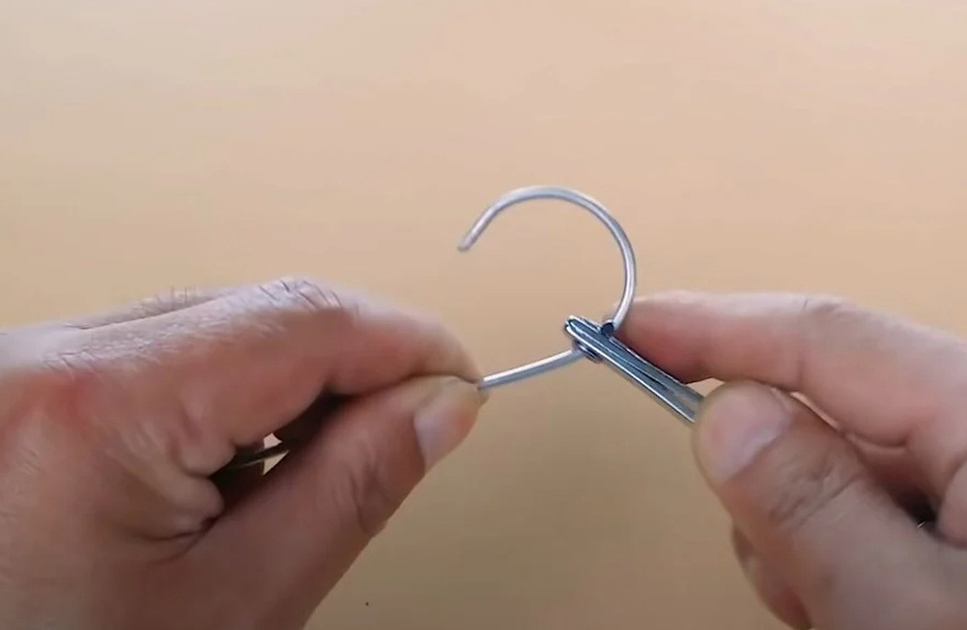 The “small round hole” on the nail clipper has special and powerful uses