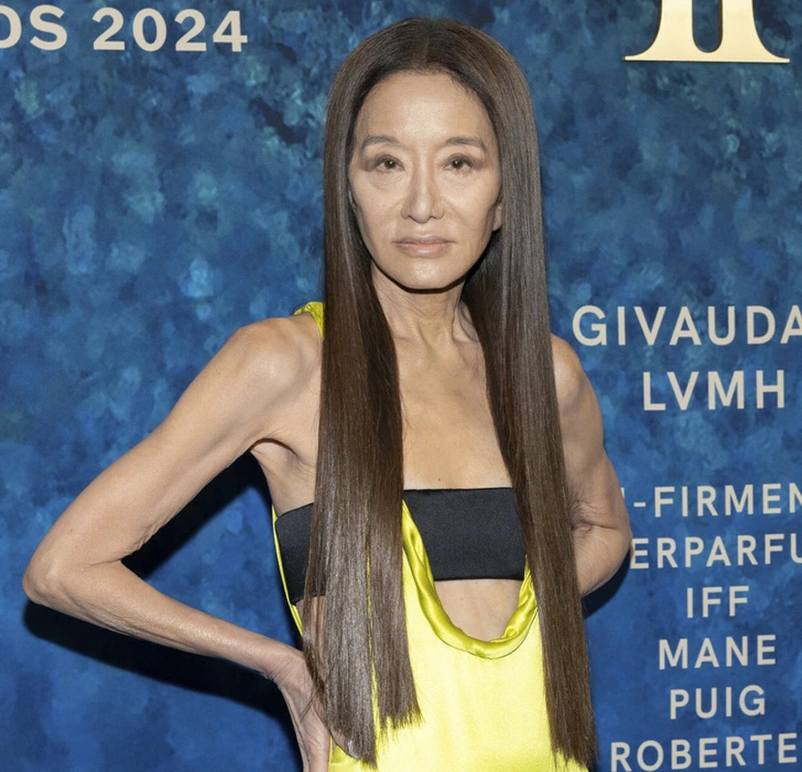 “Aging Backward,” Vera Wang, 74, Youthfully Glows in a Revealing Dress, Creating Buzz