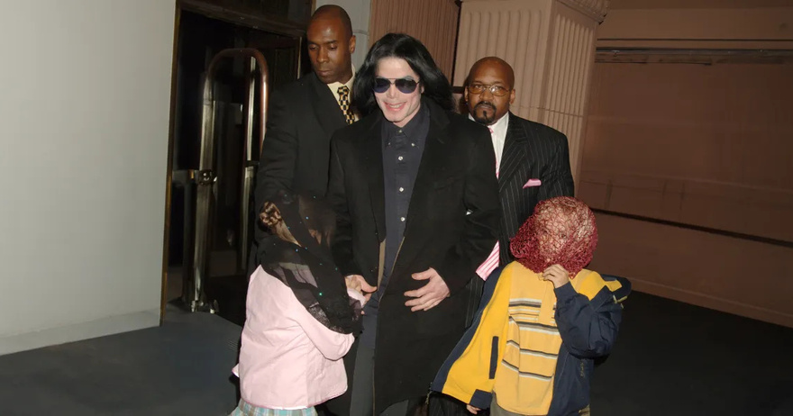 Michael Jackson’s Son Revealed the Real Reason Their Father Covered Their Faces with Masks – What Do His 3 Children Look Like Now?