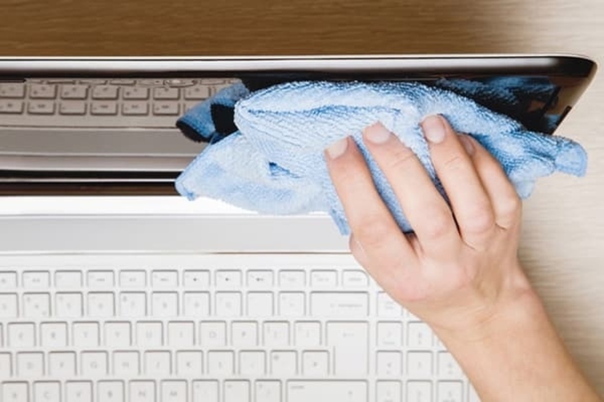 How to Clean Your Computer Screen in 5 Easy Steps