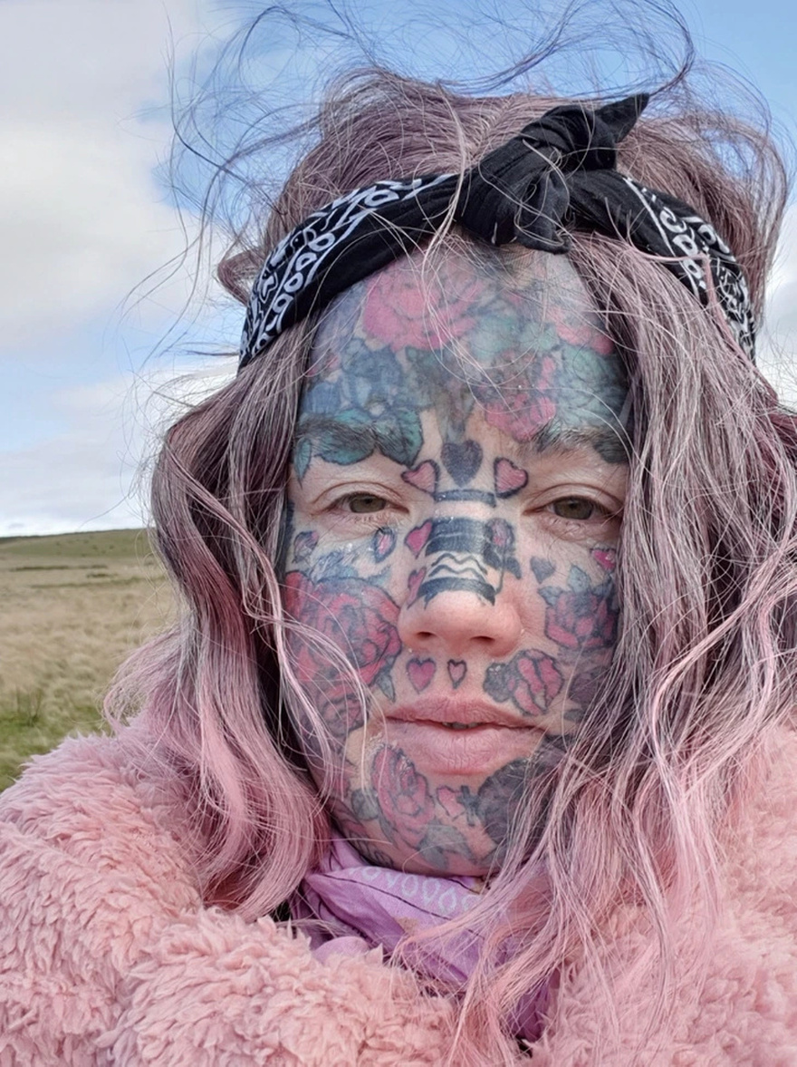 Mother of 7, With More Than 1K Tattoos, Is Banned From Attending Her Children’s School Plays