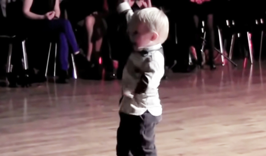 A Toddler’s Tribute to Elvis, Igniting the Dance Floor and Making the King Proud!