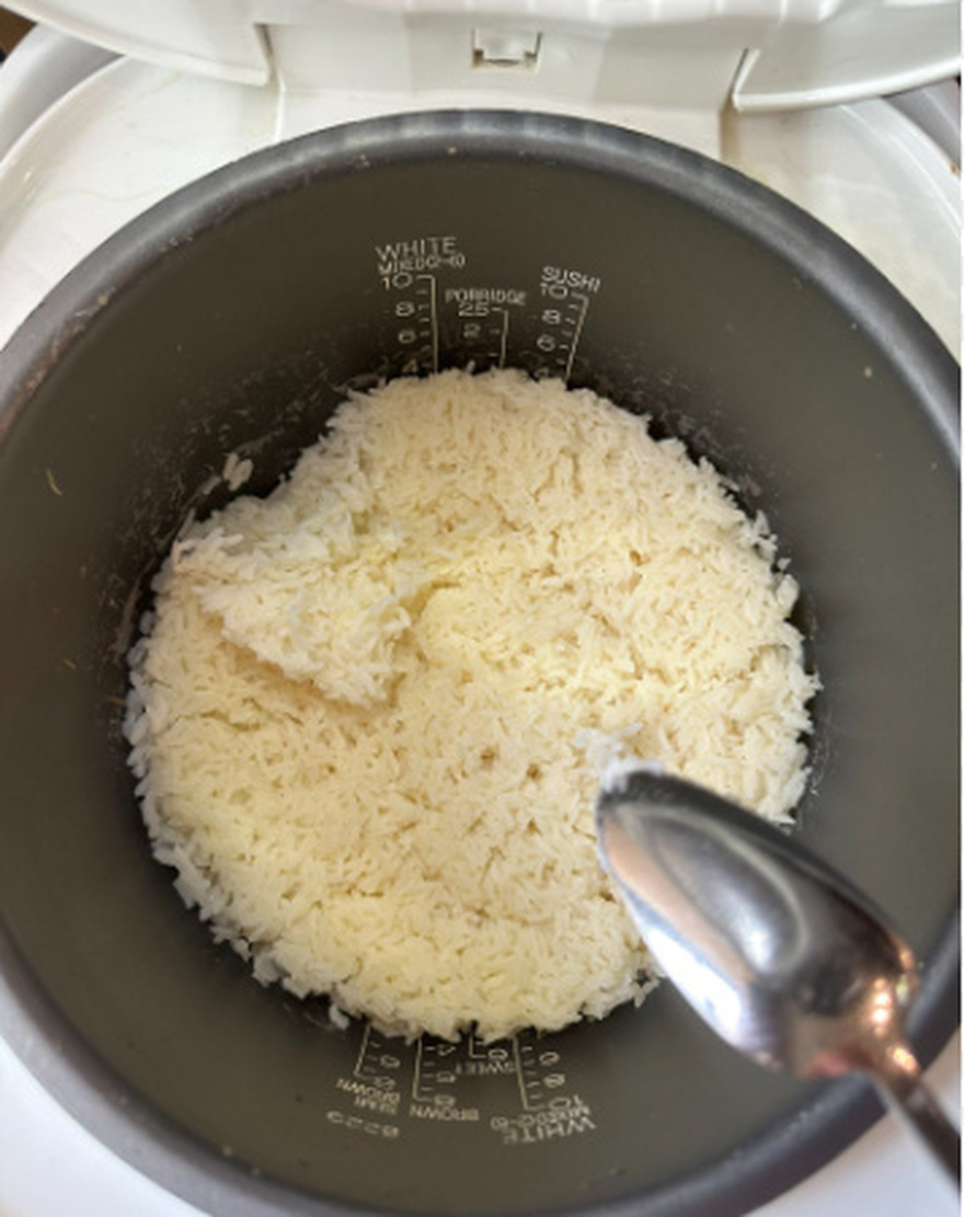 Can rice left in a rice cooker overnight still be eaten?