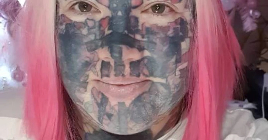 A Mom With 800 Tattoos Is Desperate for Work as Everyone Refuses to Hire Her