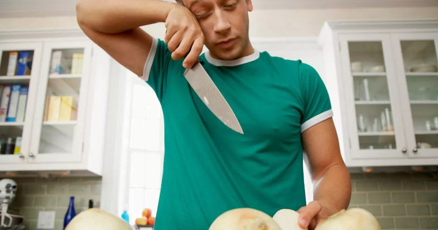 Stop crying while cutting onions with simple match stick trick