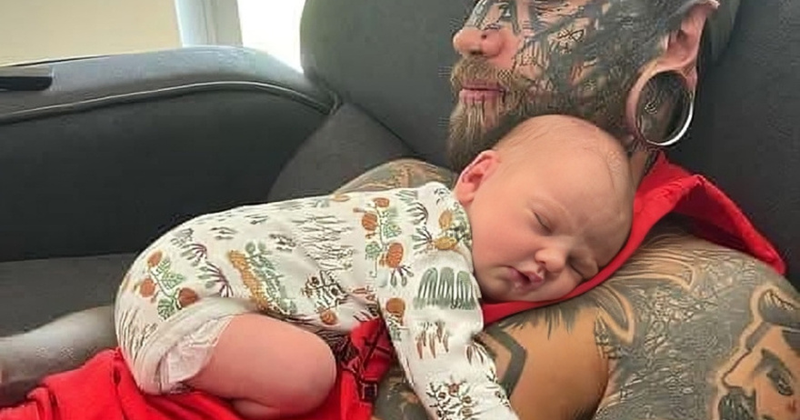 24-year-old dad, whose body is completely covered with more than 200 tattoos, removed them for the sake of his baby daughter.. Better sit down before seeing him today