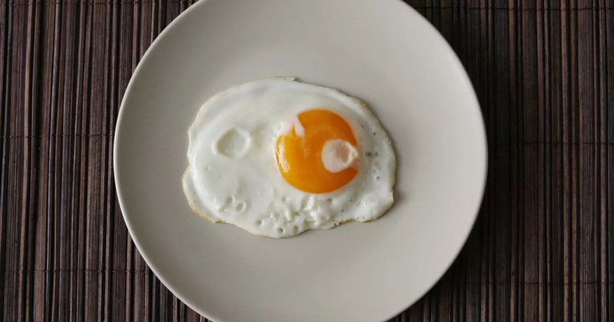 Chef’s simple hack for frying eggs without using any oil – or a pan