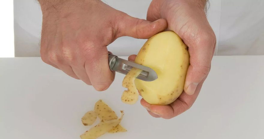 Man leaves people drooling with his giant roast potato recipe