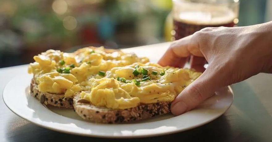 Expert has ‘creamiest’ scrambled egg recipe – you don’t need butter, milk or cream