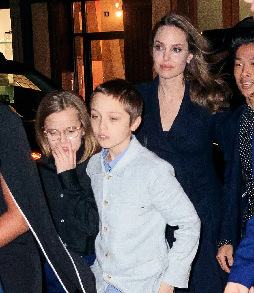 Jolie-Pitt’s Son Knox, 16, Who Sold Dog Treats, Looks Like Brad Pitt’s Clone — His Transformation Caused Hot Buzz