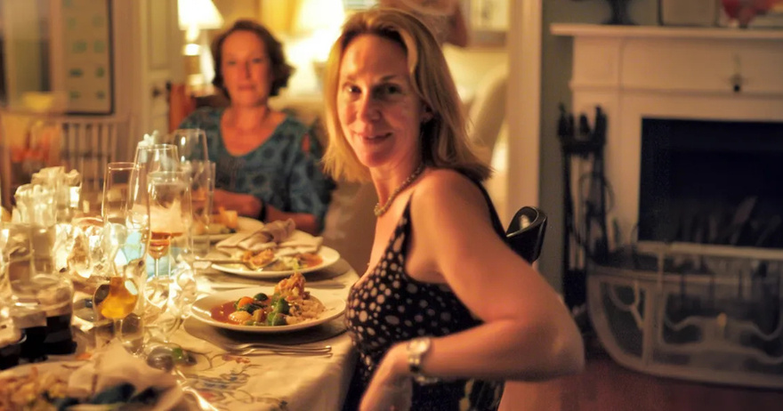 My Neighbor Begged Me to Interrupt Her Dinner Tonight – I Was Shocked When I Found Out Why