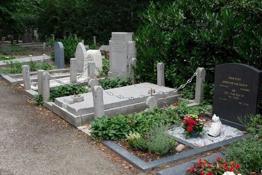 My Grandkids Had Already Reserved a Cemetery Plot and Headstone for Me – but They Forgot That I’m More than Just Kind