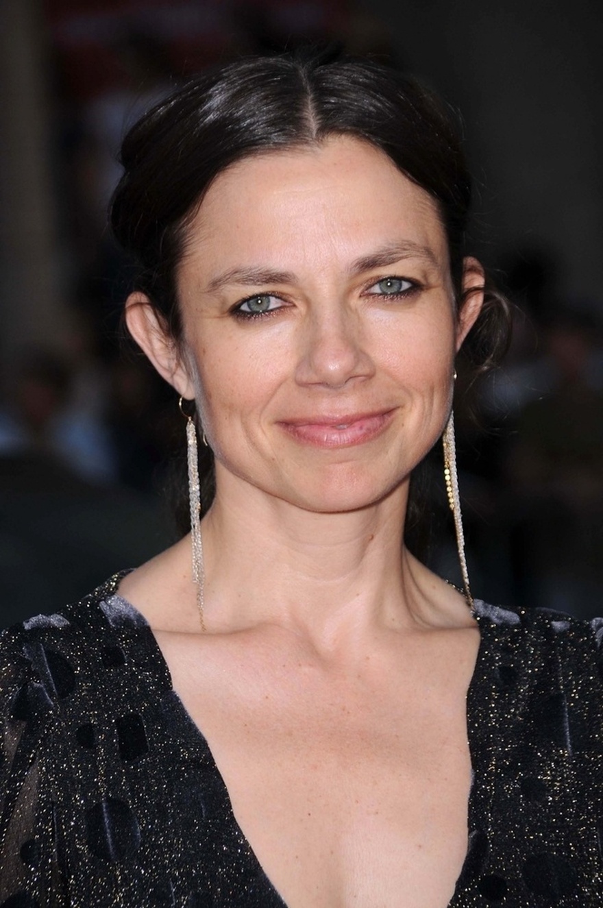 Justine Bateman defends decision to age naturally despite pressure: ‘I think I look rad’