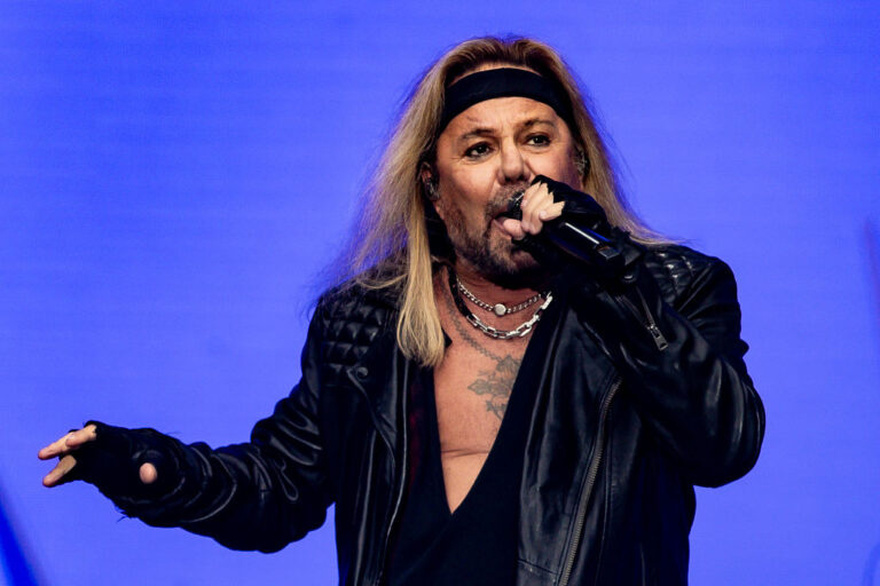 Pilot dies as Mötley Crüe singer’s jet crashes