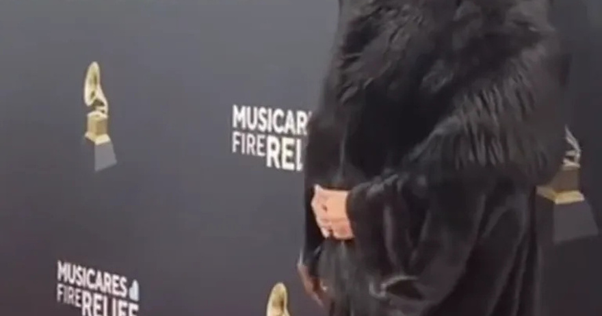 Lip reader reveals what Kanye West told Bianca Censori before she removed her fur coat