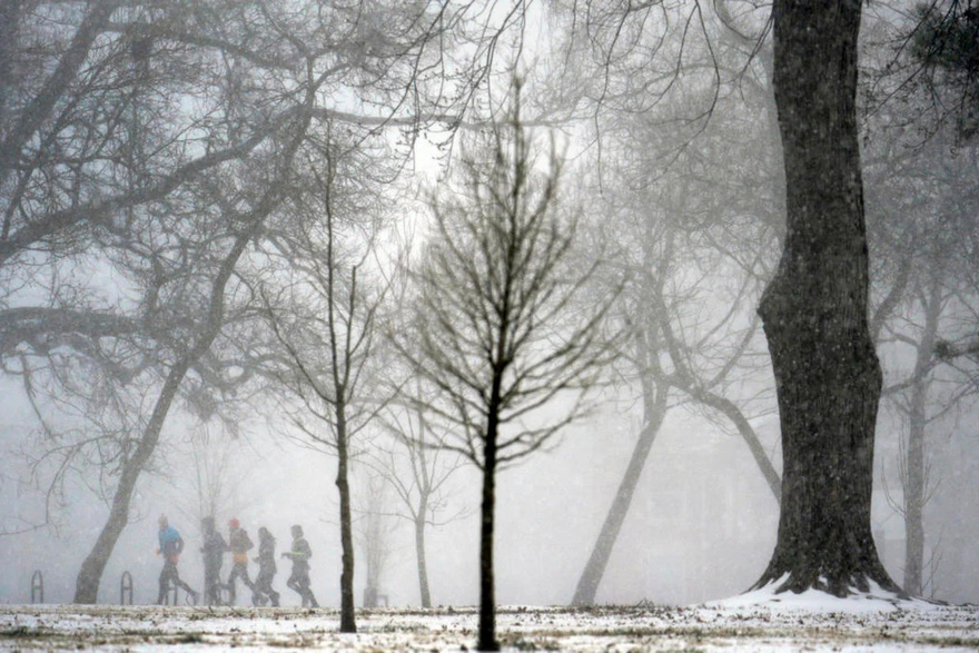 At least 5 dead as freezing rain, heavy snow and bitter temperatures take hold across the U.S.