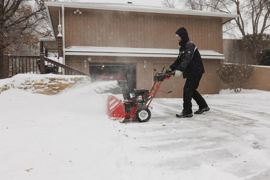 At least 5 dead as freezing rain, heavy snow and bitter temperatures take hold across the U.S.