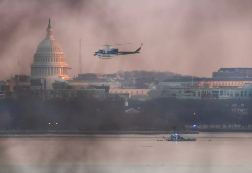 ‘No survivors’ expected as officials give update on ‘devastating’ American Airlines plane and helicopter crash