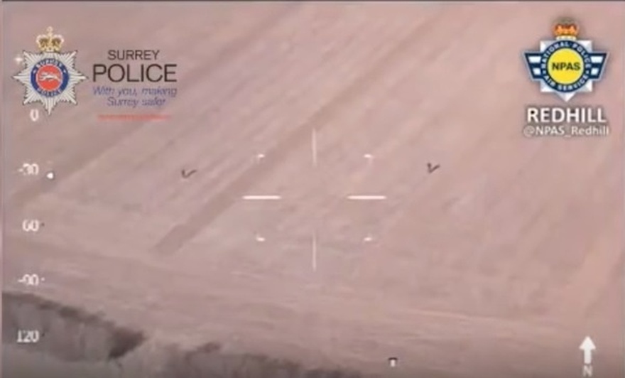 Children form human arrow – help police helicopter catch suspects