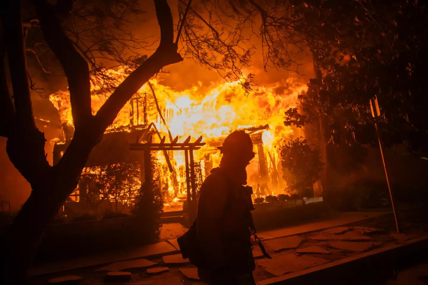 Man arrested in connection with starting LA fire that is now burning over 960 acres