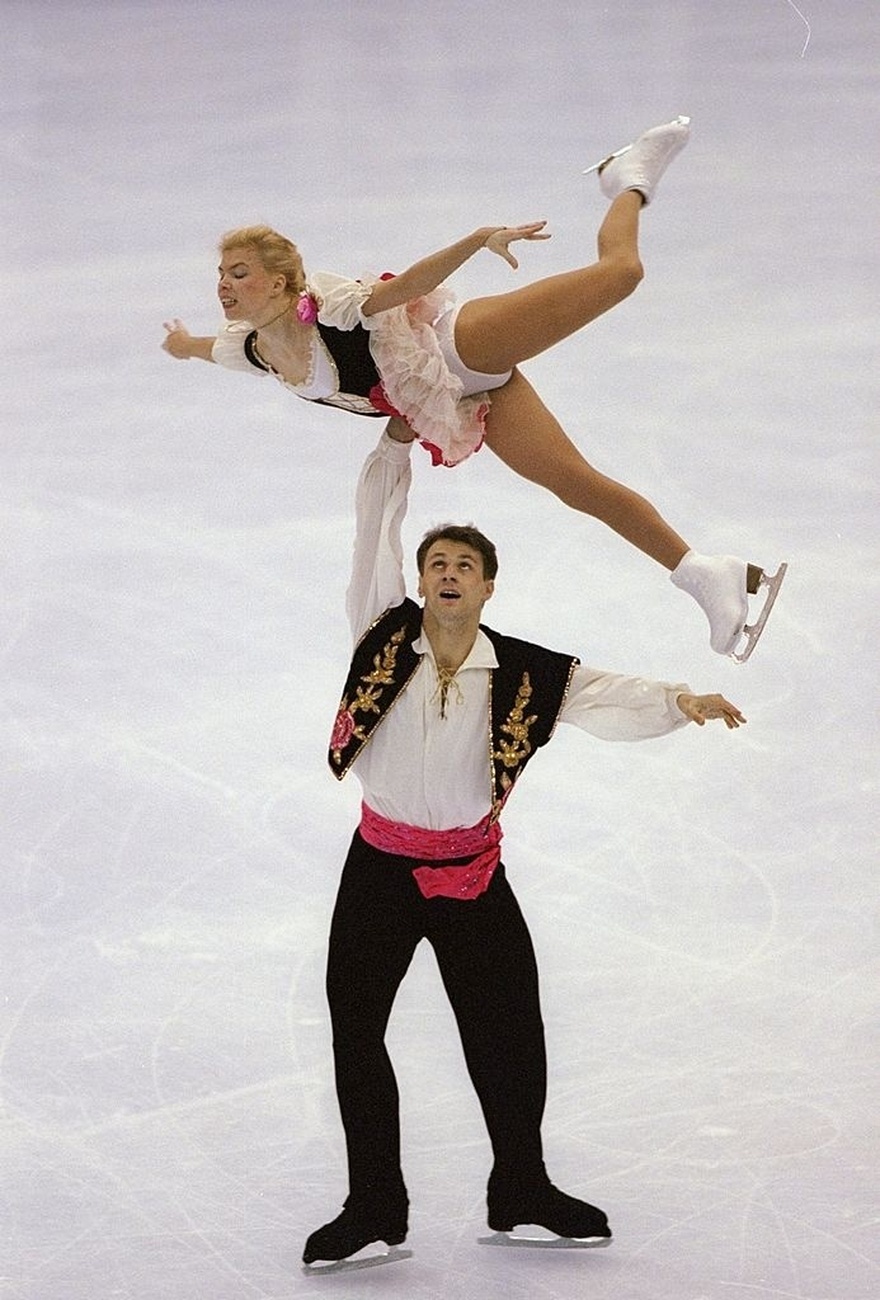 Married World Champion skaters killed in DC plane crash