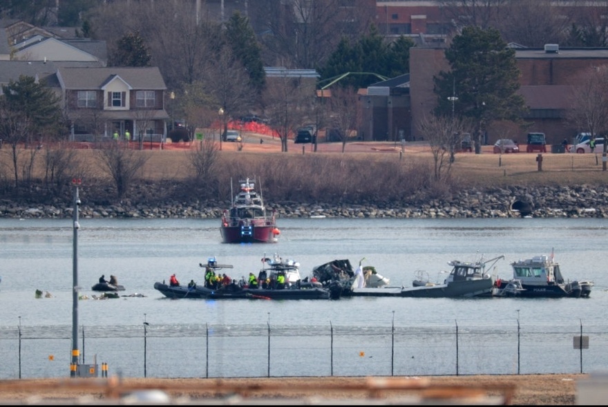 Flight data appears to show American Airlines 5342 pilots made final effort to save everyone onboard