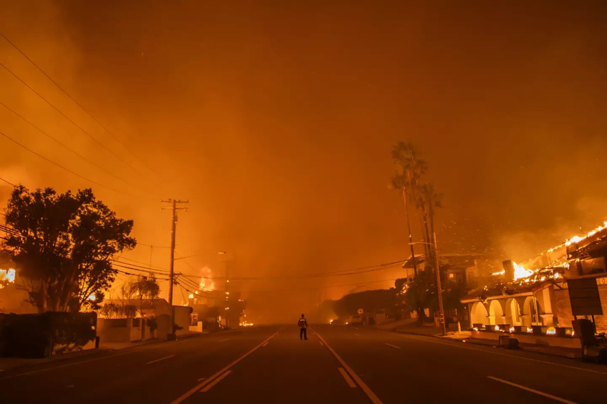 Man arrested in connection with starting LA fire that is now burning over 960 acres