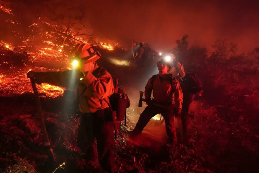 New wildfires break out in San Diego prompting officials to issue urgent evacuation orders