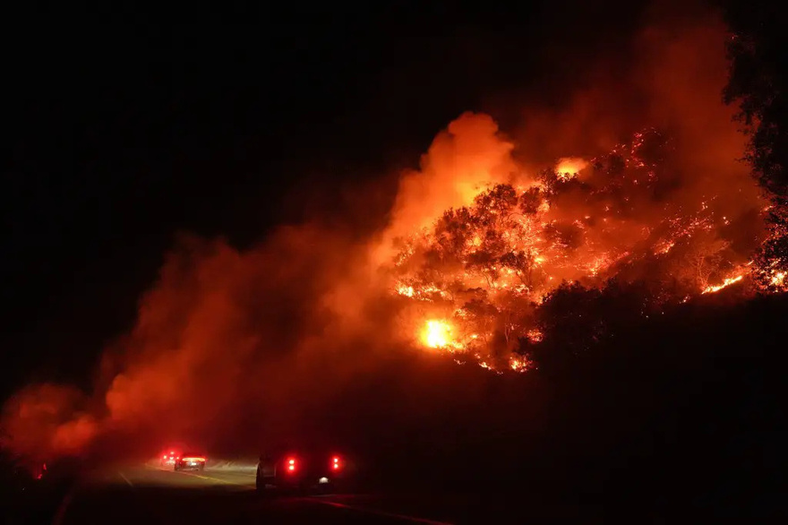 New wildfires break out in San Diego prompting officials to issue urgent evacuation orders