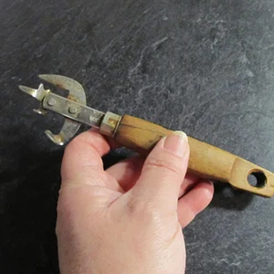 The whole internet collaborated and couldn’t find what this is. I’m not sure what this is, 50% of people don’t know too…