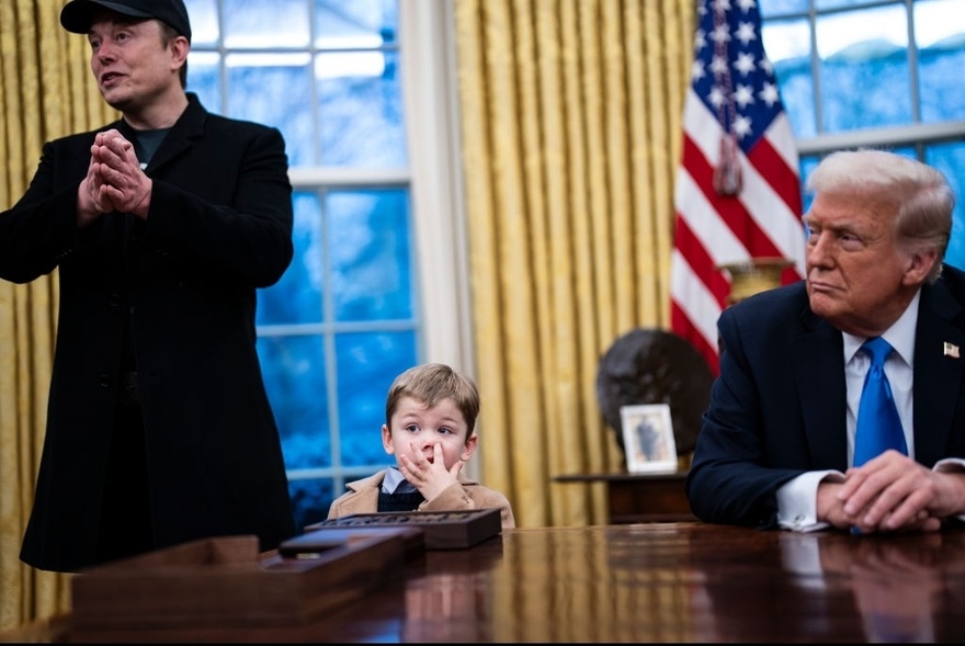 President Trump replaces Resolute Desk in Oval Office… days after Musk’s son picks nose during visit