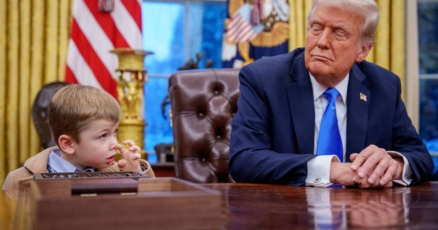 President Trump replaces Resolute Desk in Oval Office… days after Musk’s son picks nose during visit