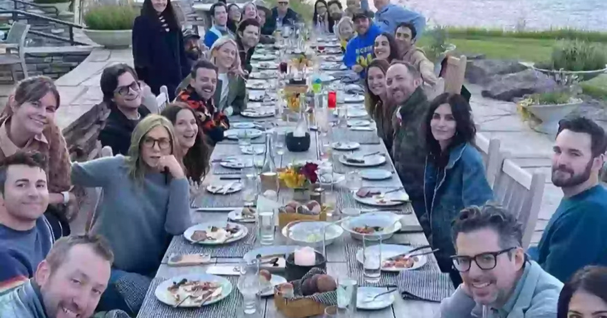 Sheer number of celebrities in Kristen Bell’s dinner photo is blowing people’s minds