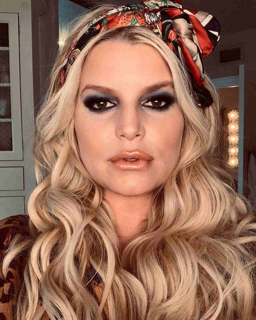 People Are Fuming After Jessica Simpson Posts No-Makeup Photo For Her 43rd Birthday.